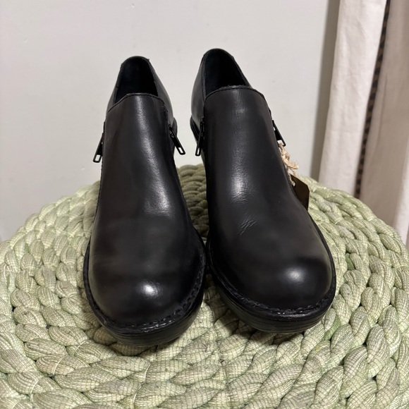 Born Elliot Black Leather Zipper Comfort Clog Ankle Booties NWT - Picture 4 of 8